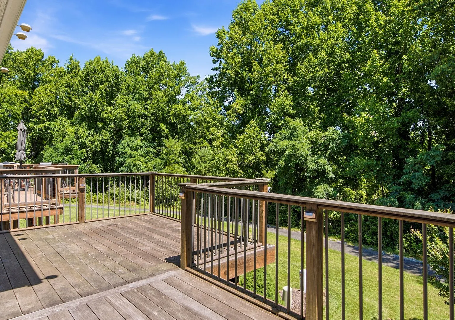 Spacious Townhome in The Orchards — Photo 4