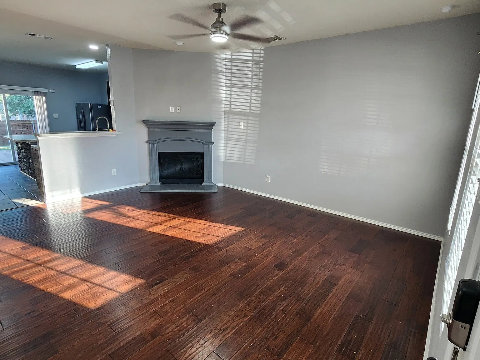 4 bed, 2189 sqft, $2,500 — Photo 3