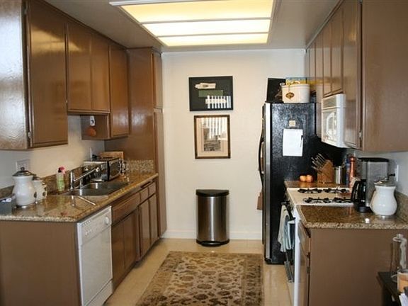 5th image of 1315 S Carmelina Ave APT 103