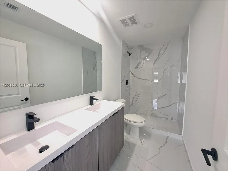 1373 NW 1st St — Photo 4