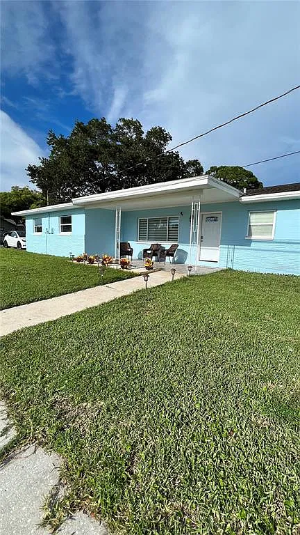 3 bed, 2.0 bath, 1582 sqft, $3,500 — Photo 2