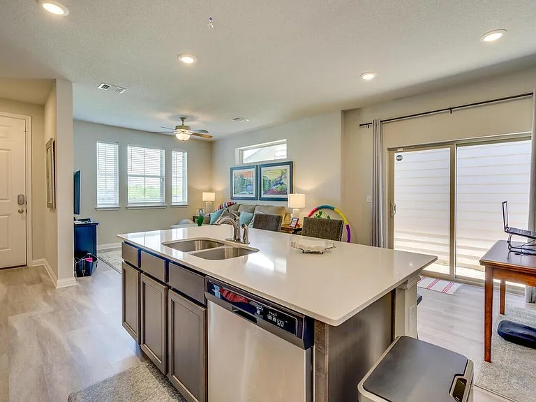 7702 Dylan Dr — Photo 10