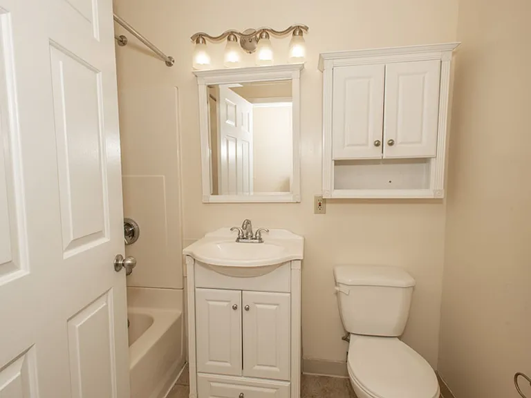 Walk to UC & UC Medical | 1BR/2BR Apartments — Photo 51