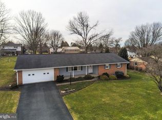 210 Sherwood Dr, Chambersburg, PA 17202
