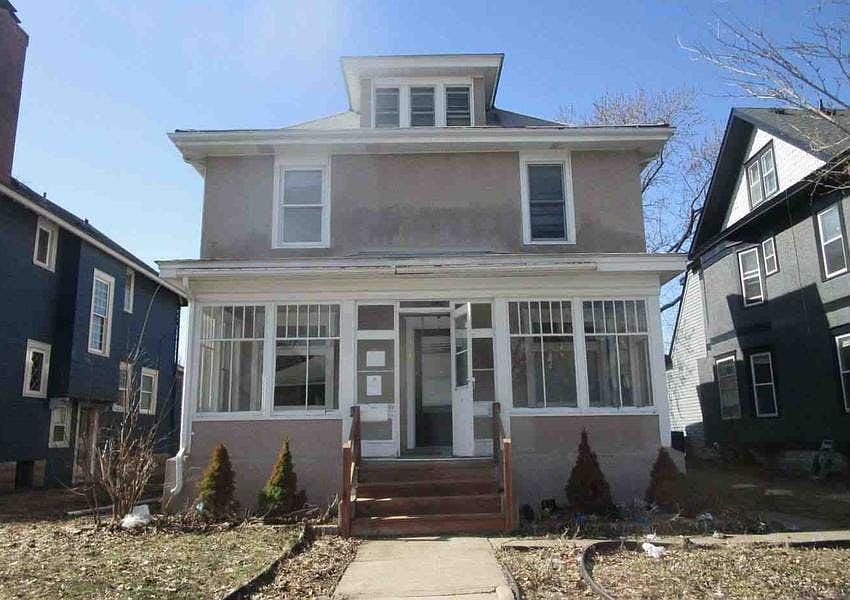 1st image of 2644 Garfield Ave