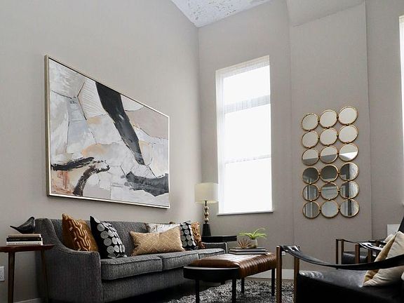 3rd image of 457 W Lincoln St #201