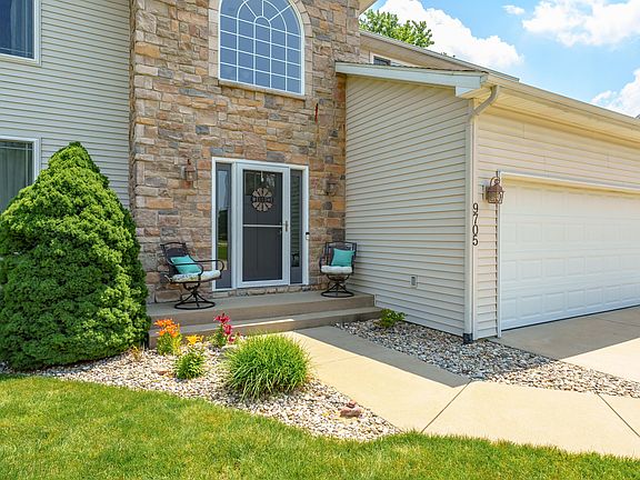 3rd image of 9705 Southern Oaks Ct