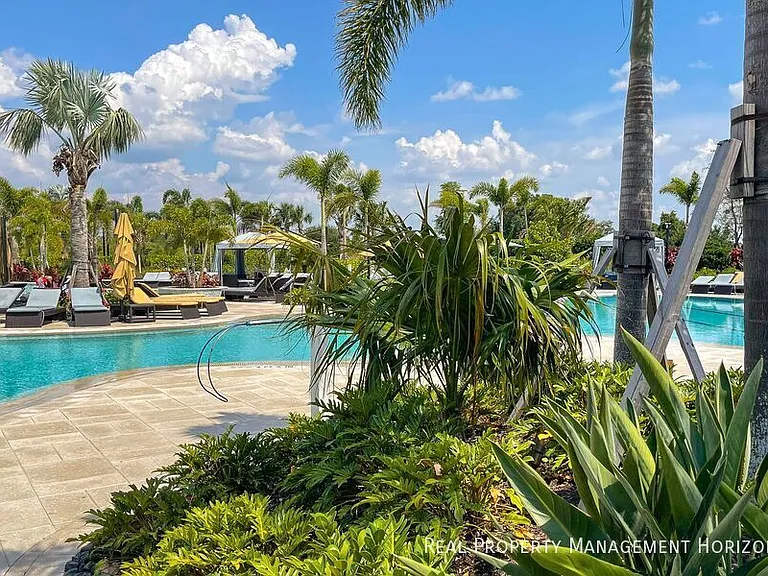 17769 Crescent Moon Loop — Photo 42