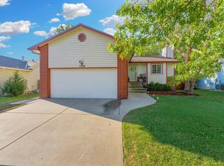 1206 N Manchester Ct, Wichita, KS 67212