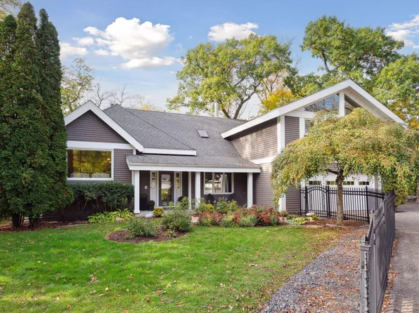 1824 Essex Rd, Minnetonka, MN 55305