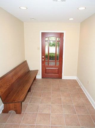 2nd image of 210 Royal George Cir