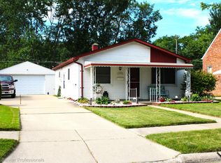 22936 Hoffman St, Saint Clair Shores, MI 48082