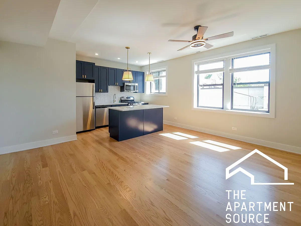 Building Photo - 2020-22 W Montrose Ave #2C