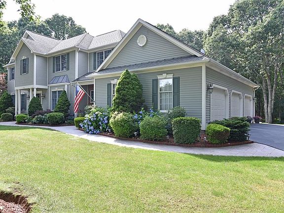 3rd image of 172 Finch Ln N