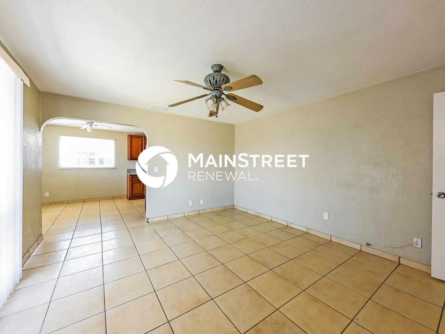 2753 W Lawrence Ln — Photo 2