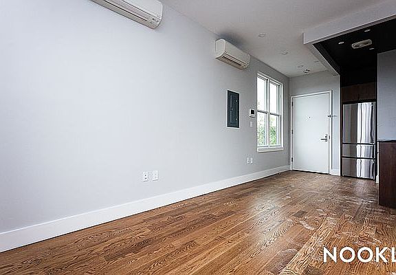 3rd image of 1354 Jefferson Ave #5A