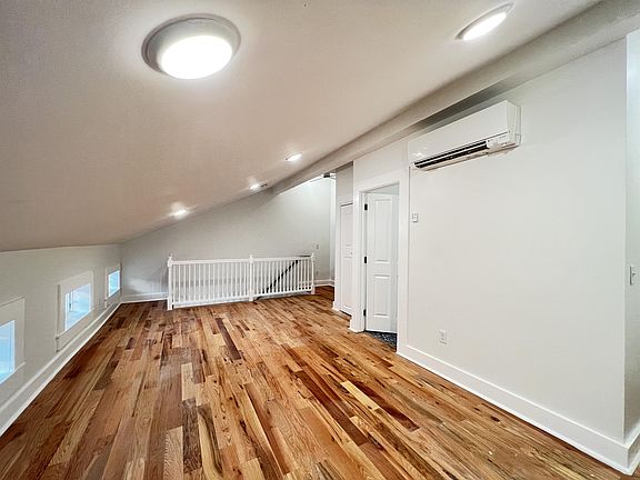 4th image of 509 E 12th St #11035657