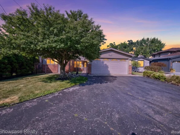 1813 Shankin St, Wolverine Lake, MI 48390
