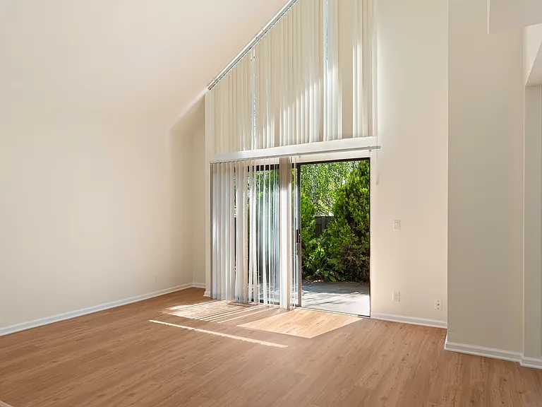 10112 Senate Way — Photo 2