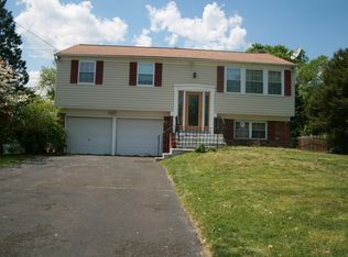 904 Davisville Rd, Warminster, PA 18974