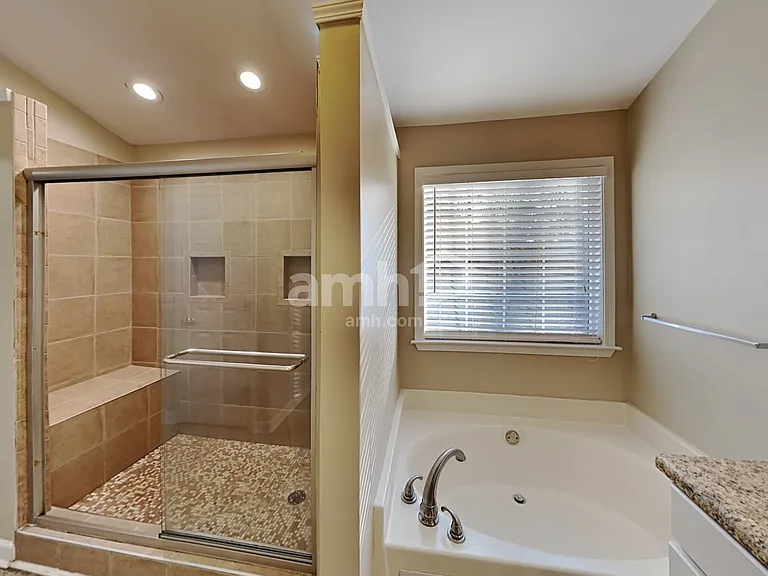 401 Lochmere Ct — Photo 12
