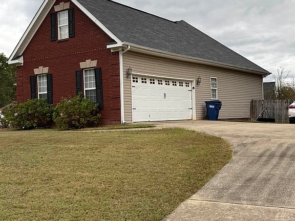 2nd image of 576 Lillian Ln