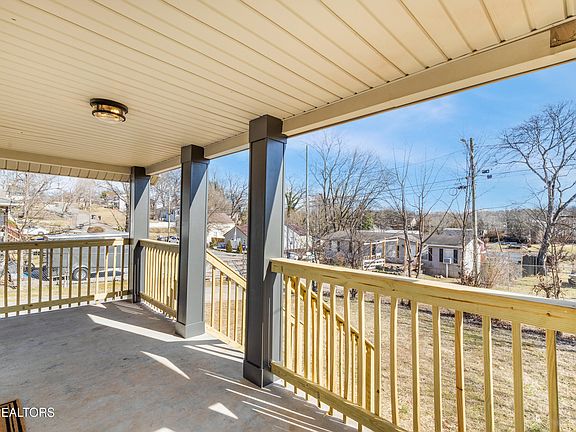 4th image of 5131 Woodglen Dr