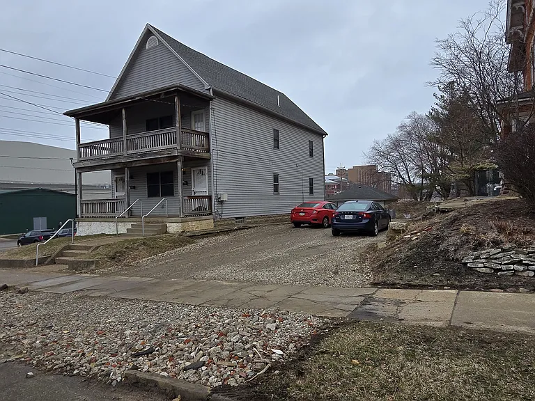 210 E 9th St — Photo 13