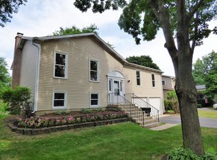 37 Duxbury Ln, Cary, IL 60013