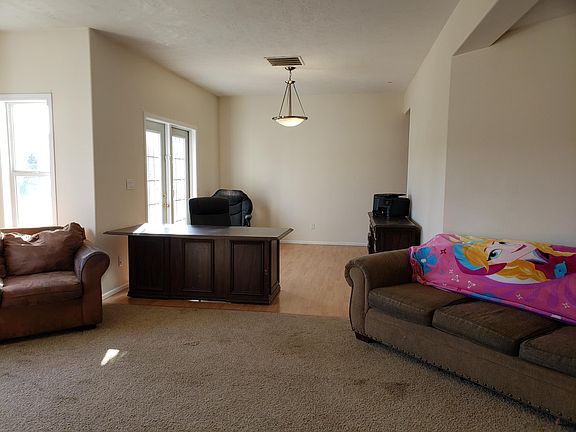 4th image of 1042 Tefft St