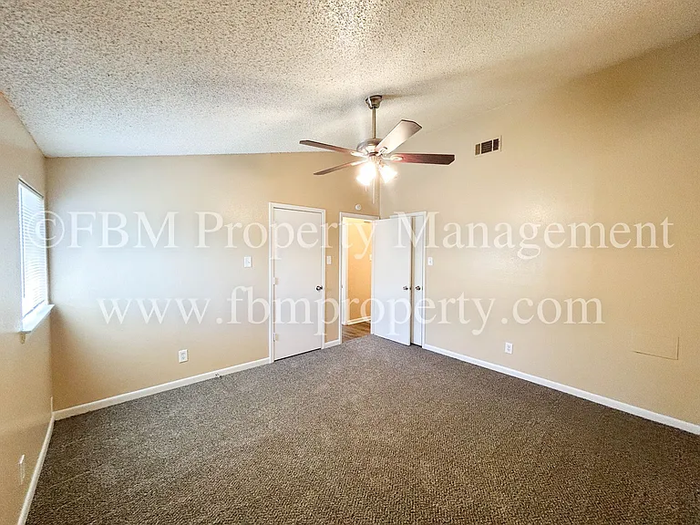 604 Walter Stephenson Rd #B — Photo 9