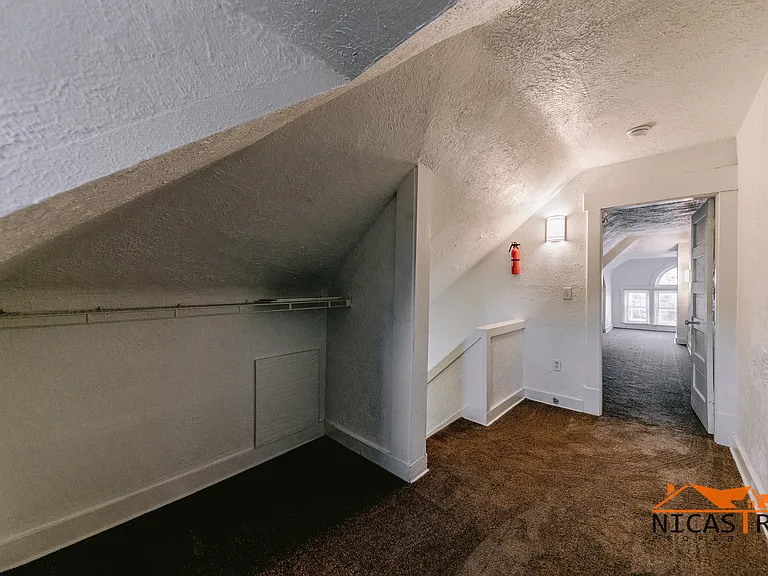 174 E 11th Ave — Photo 14
