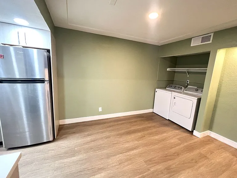 2201 Sun Ave #B — Photo 6