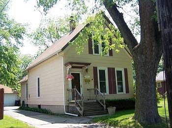 1st image of 927 Saint John St