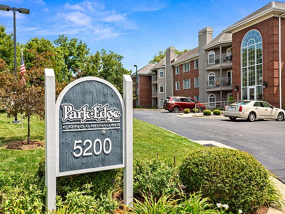 2nd image of 5200 N Knoxville Ave APT 206S