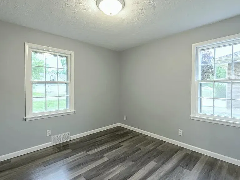 1125 Windsor Dr — Photo 11