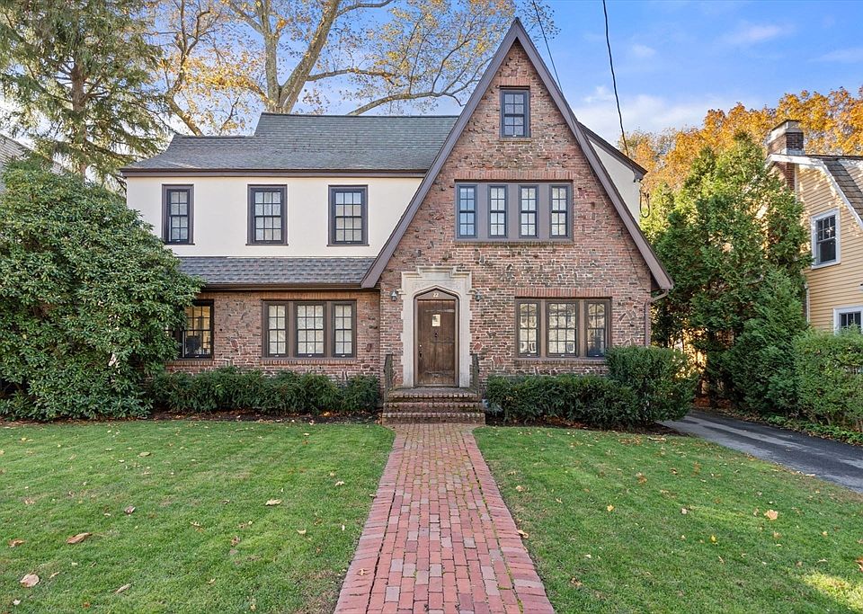 1st image of 22 Brackett Rd