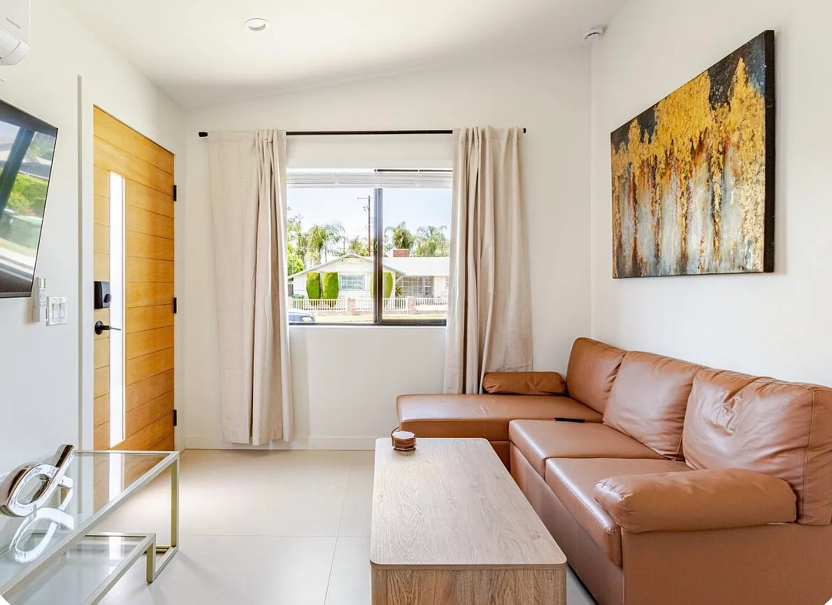 1 bed, 420 sqft, $2,500 — Photo 1