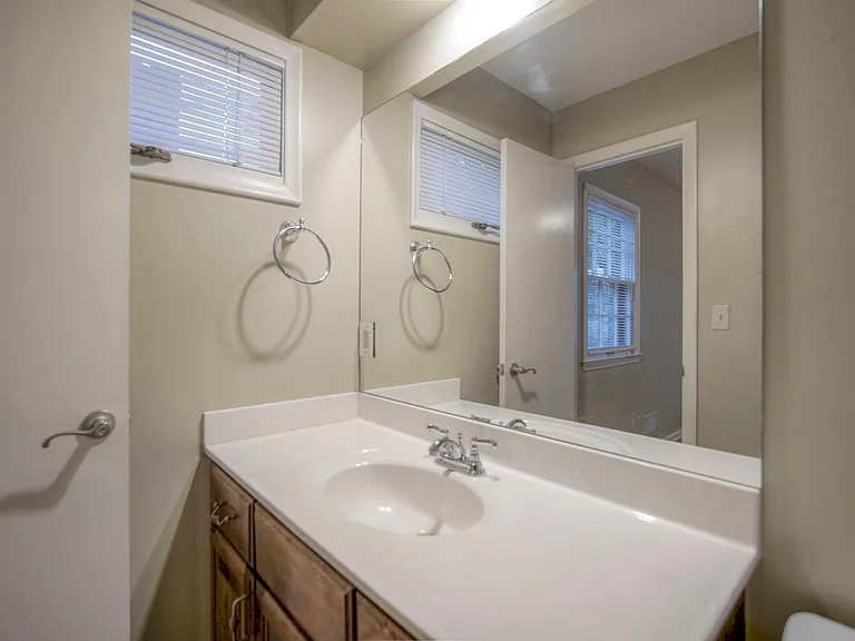 9404 Delmar St — Photo 11