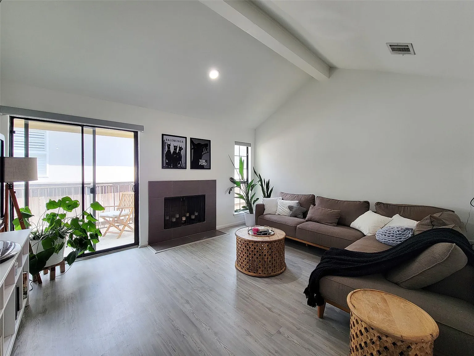 2 bed, 2.0 bath, 1282 sqft, $1,975 — Photo 3