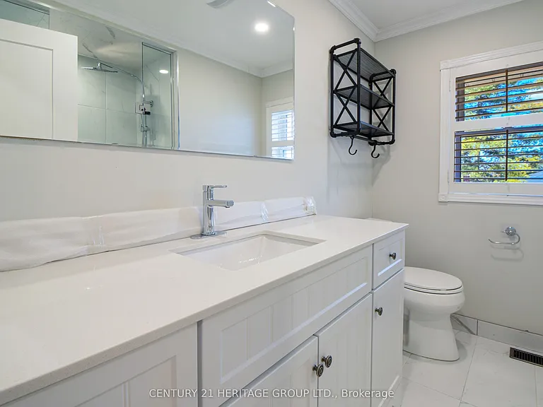 114 Elizabeth Grv — Photo 9