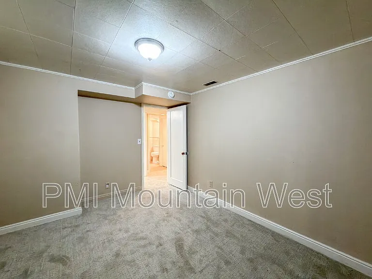 282 E 650 N — Photo 11