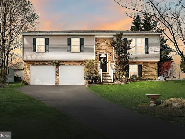 696 Blossom Hill Ln, Dallastown, PA 17313