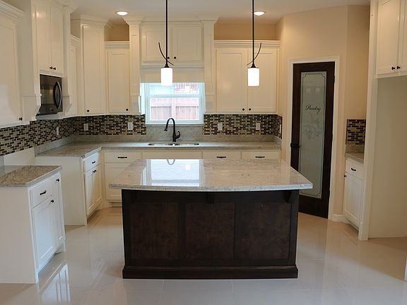 4th image of 4021 Fir Ave
