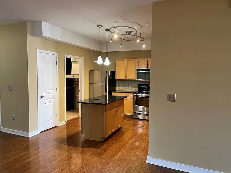401 20th St S #403 — Photo 5