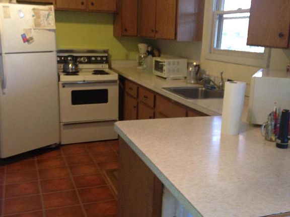 3rd image of 23 Hillcrest Dr