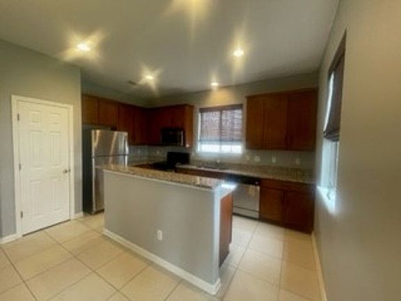 4th image of 2876 E Slater Dr