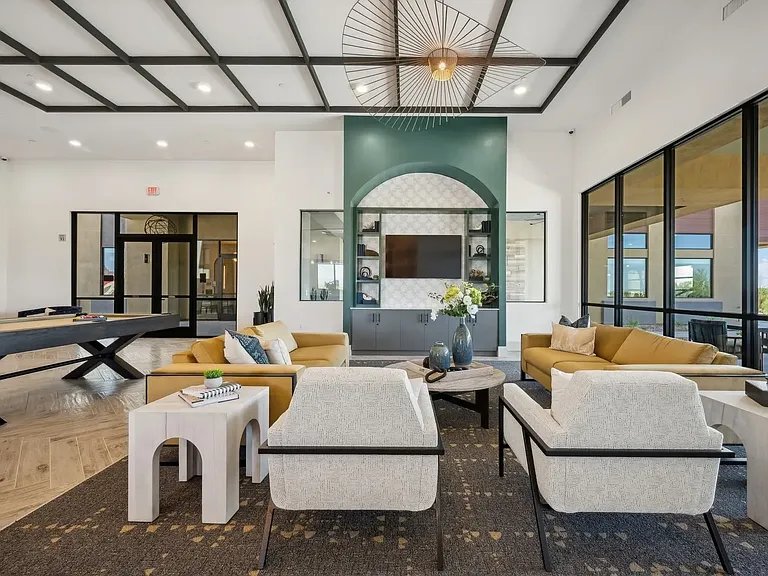 Longbow Luxury Apartments — Photo 6