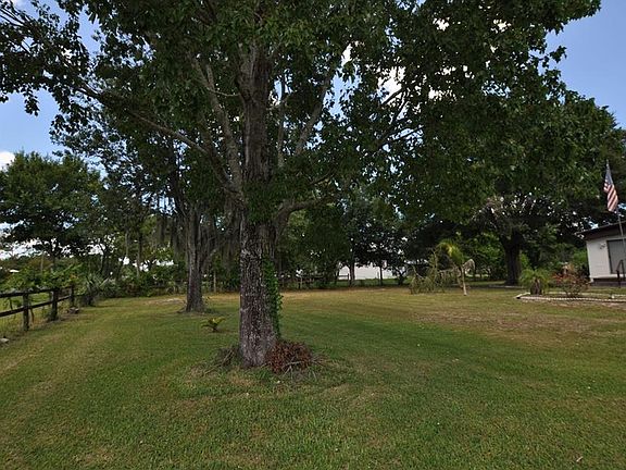 3rd image of 4735 Hunting Lodge Dr