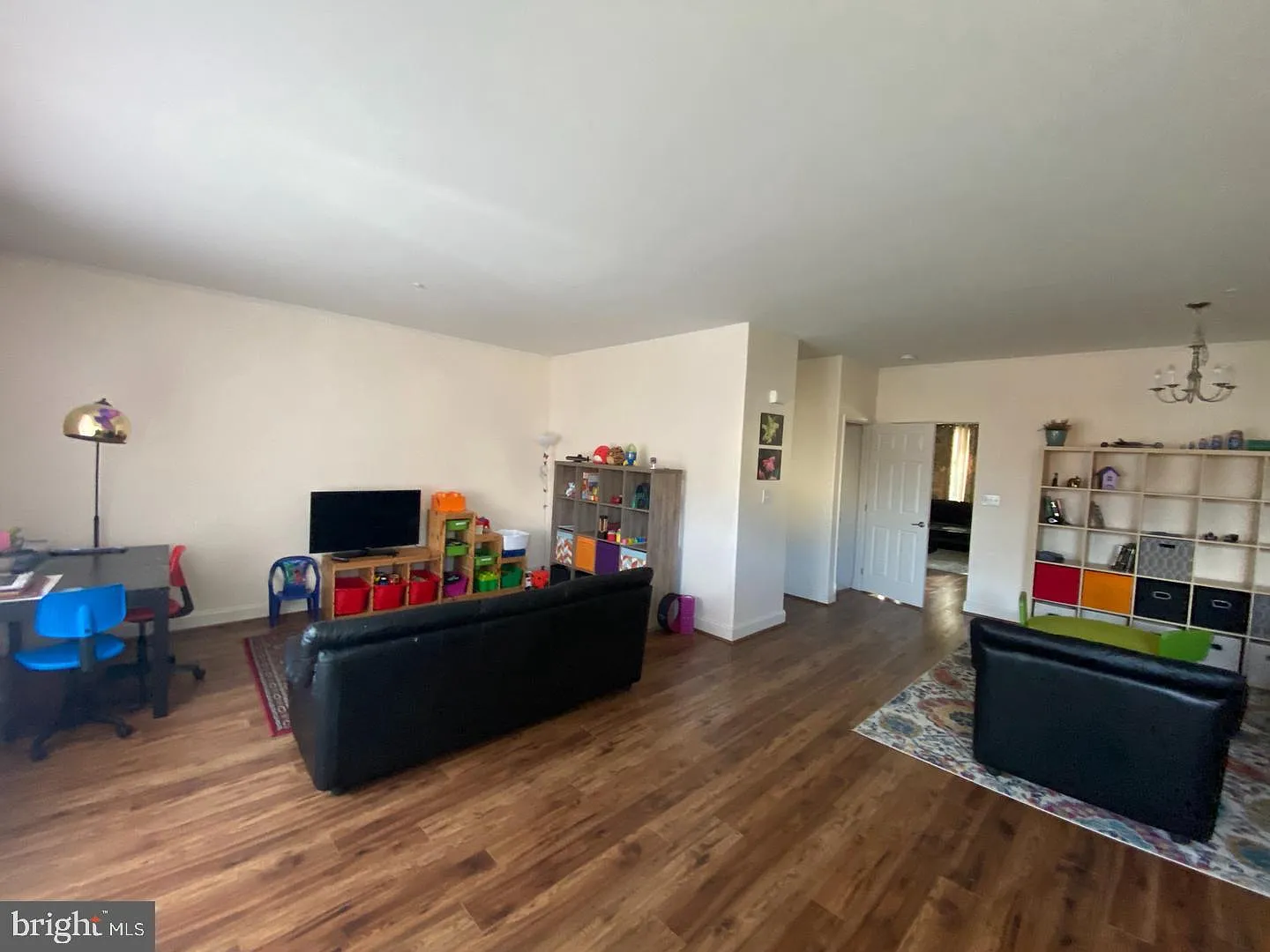 3 bed, 2.5 bath, 1978 sqft, $3,000 — Photo 2